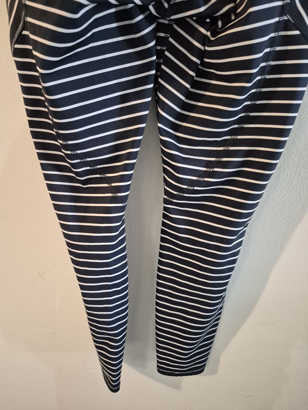 S) Athleta Contender 7/8 Navy & White Compression Leggings View 6